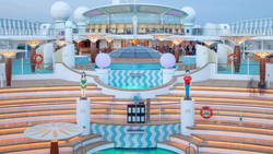 AIDAbella sun deck