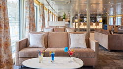 MS Van Gogh Salon mit Bar