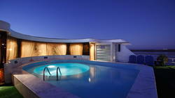 Nile Monarch pool