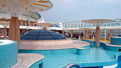 AIDAblu pool deck