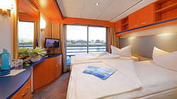 Sans Souci Twin bed oceanview stateroom with French balcony