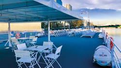 Renoir sun deck