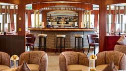 VIVA Ruby Panorama Salon with Bar