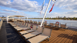 VIVA Ruby sun deck