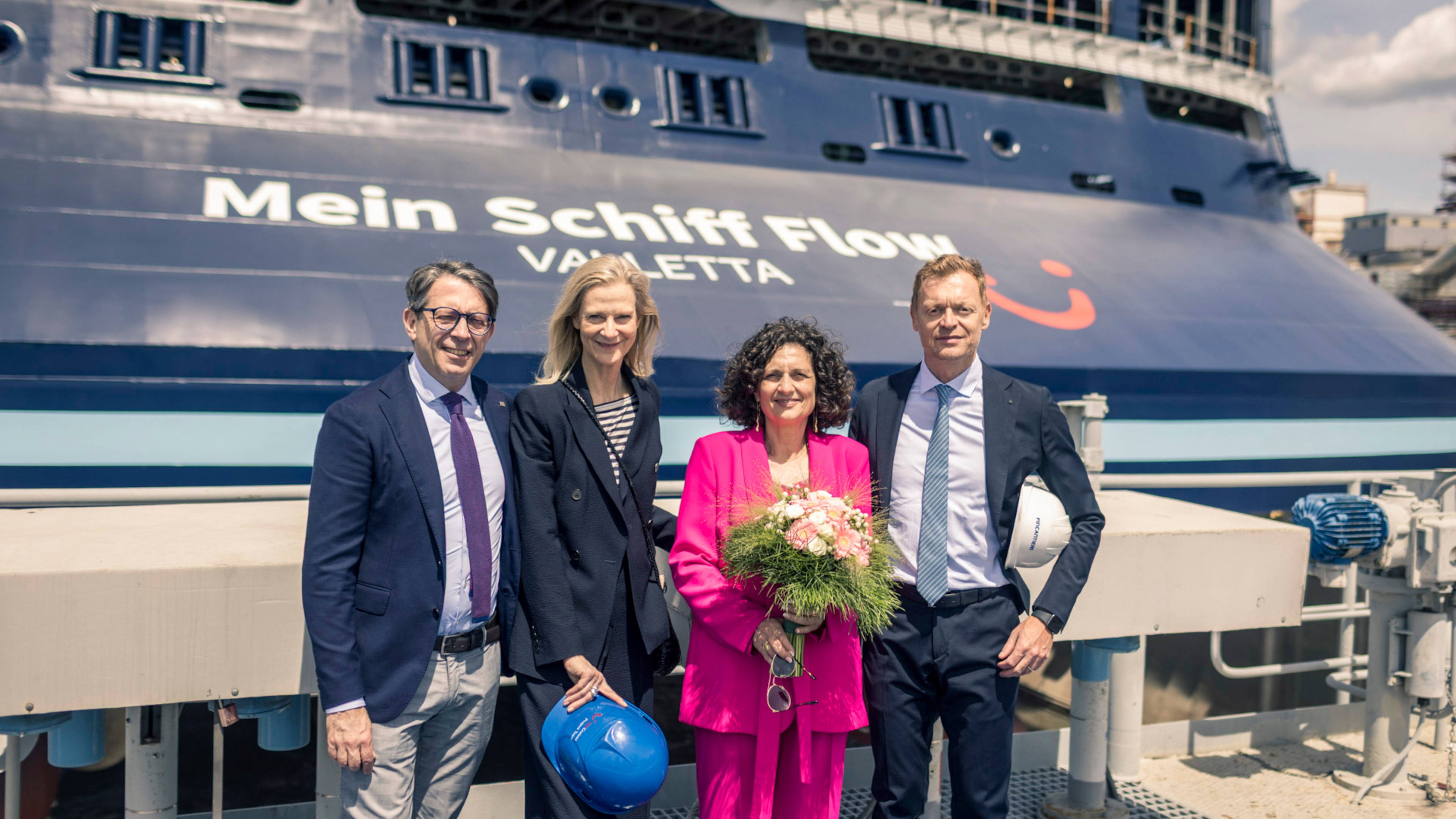 Aufschwimmen in Italien: Mein Schiff Flow hat erstmals Wasser unterm Kiel