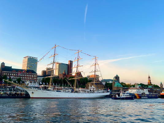 Großsegler beim Hafengeburtstag Hamburg
