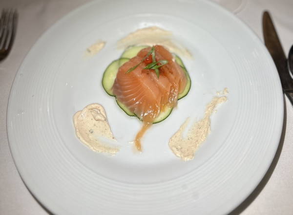 Essen an Bord wie diese Lachs-Carpaccio